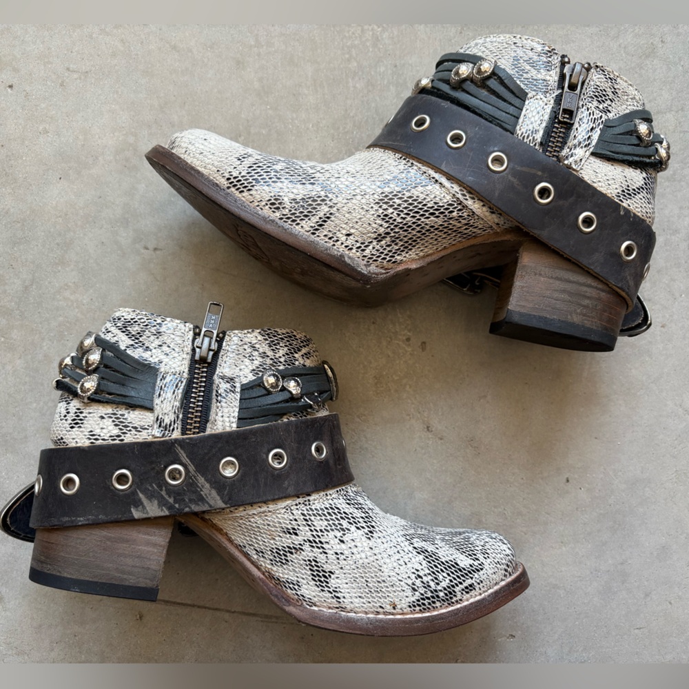 Freebird By Steven Saloon Booties - Picture 13 of 16